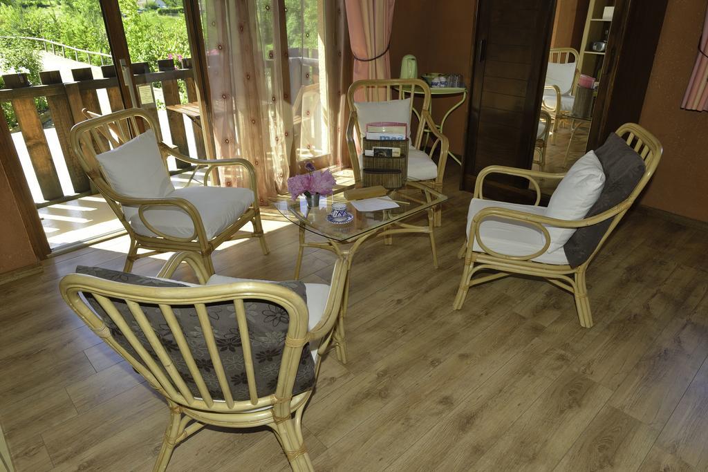 La Parenthese Panzió Saint-Genix-sur-Guiers Kültér fotó