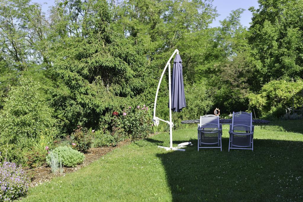 La Parenthese Panzió Saint-Genix-sur-Guiers Kültér fotó